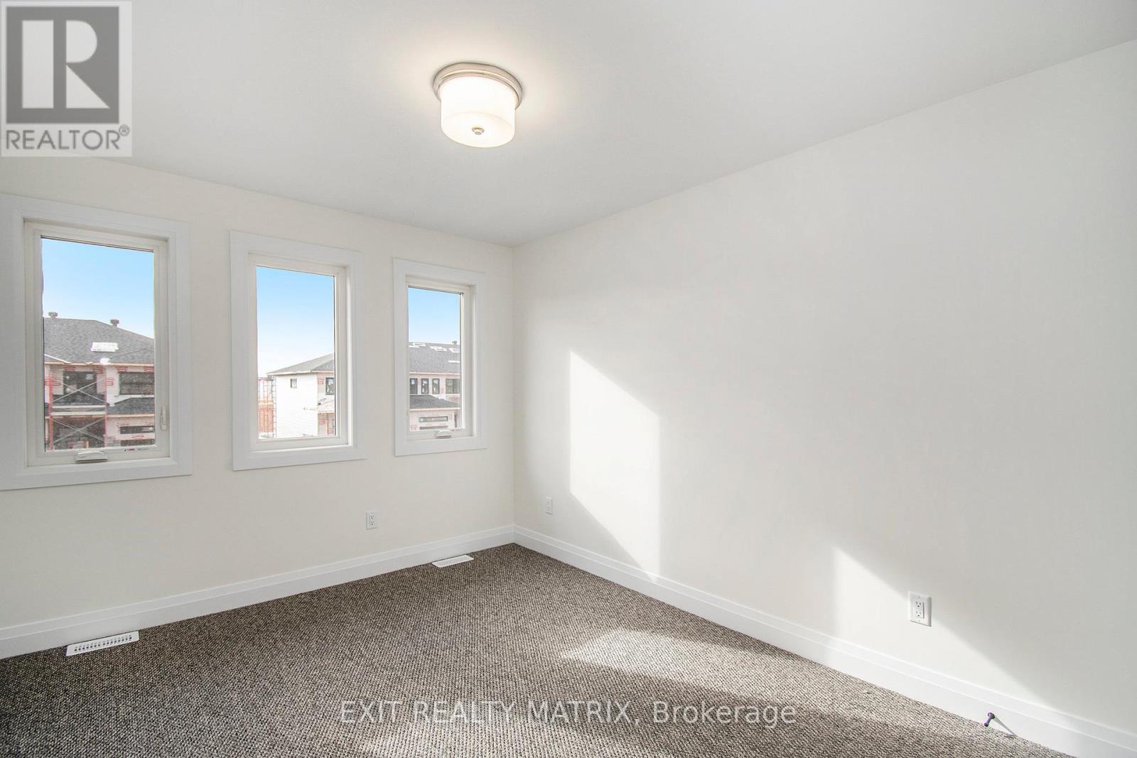 2016 Berne Street, Russell, Ontario K0A 1W0 - Photo 14 - X12514048