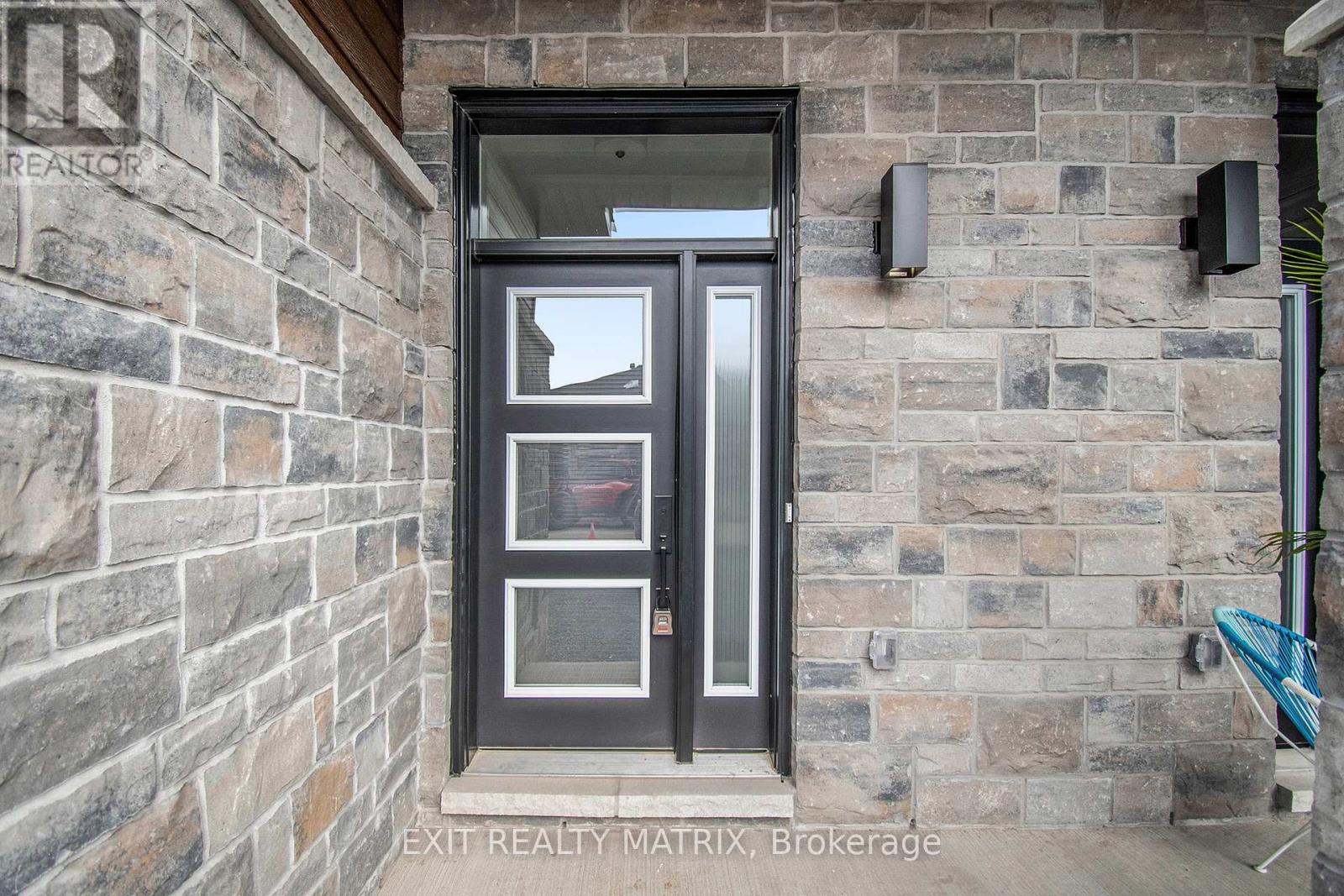 2016 Berne Street, Russell, Ontario K0A 1W0 - Photo 2 - X12514048