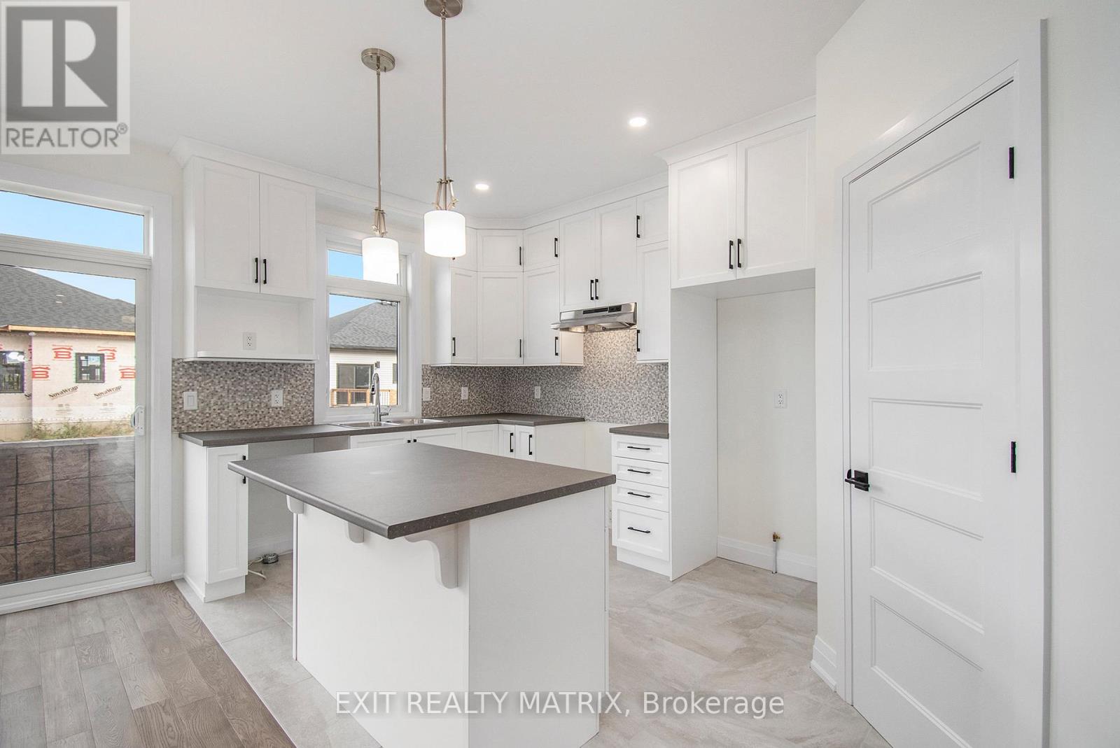 2016 Berne Street, Russell, Ontario K0A 1W0 - Photo 8 - X12514048