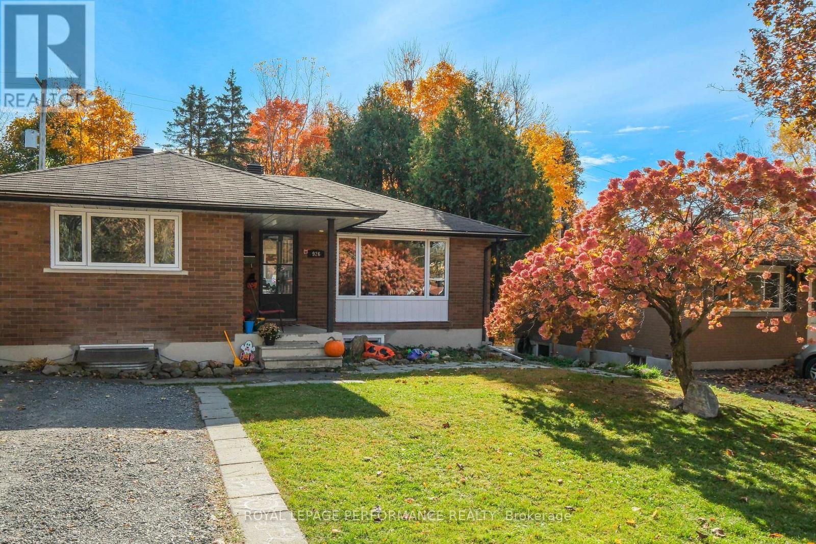 B - 926 CHARLESWOOD AVENUE, Ottawa, Ontario