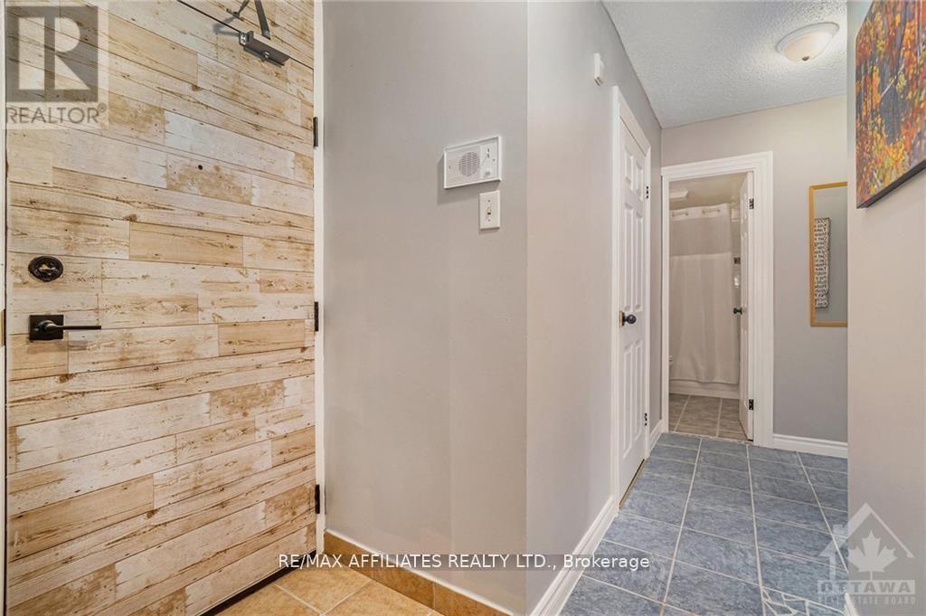 717 - 2000 Jasmine Crescent, Ottawa, Ontario K1J 8K4 - Photo 4 - X12514076