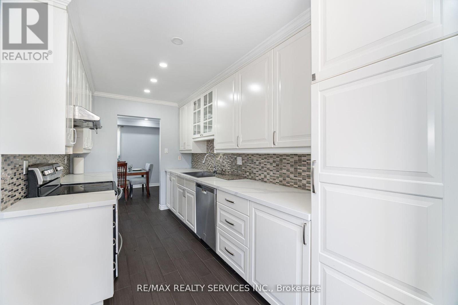 73 Blackthorn Lane, Brampton, Ontario L6V 3K9 - Photo 14 - W12476033