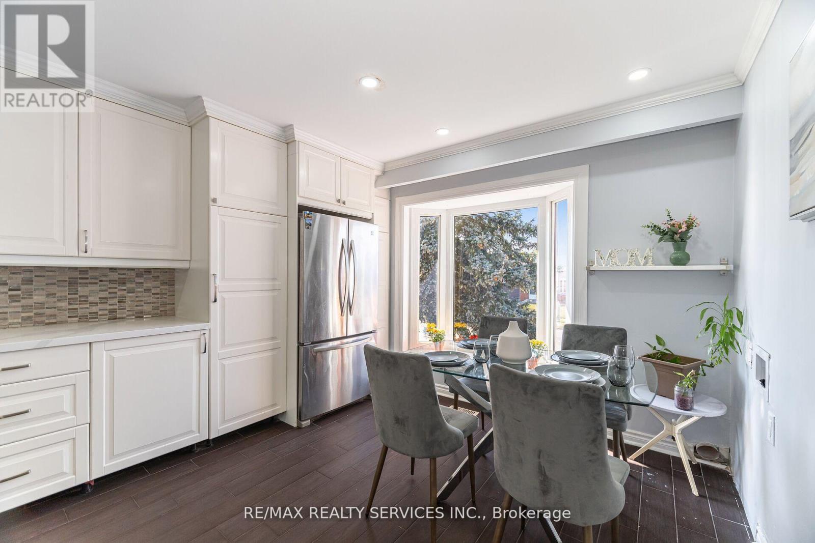 73 Blackthorn Lane, Brampton, Ontario L6V 3K9 - Photo 11 - W12476033