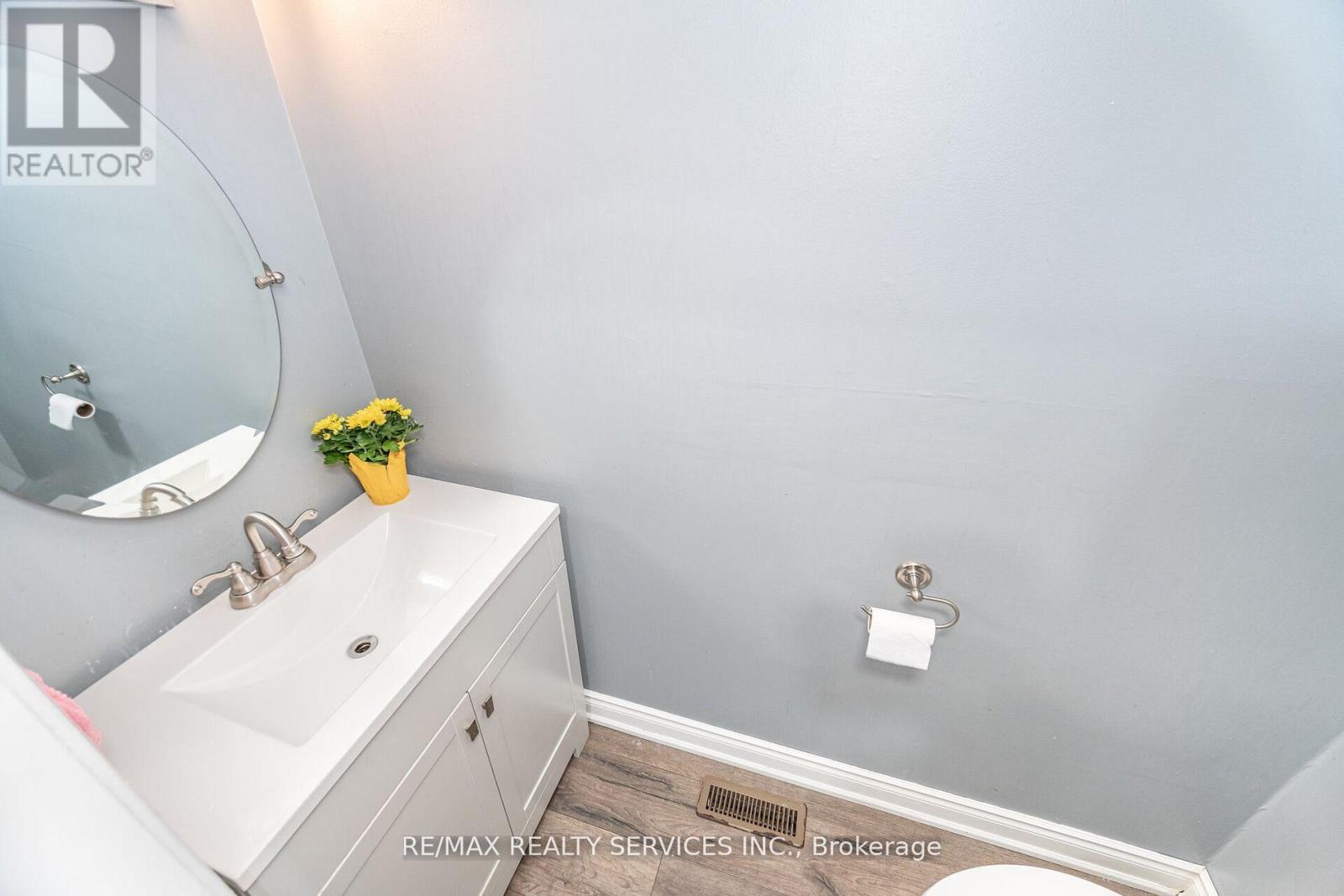 73 Blackthorn Lane, Brampton, Ontario L6V 3K9 - Photo 10 - W12476033