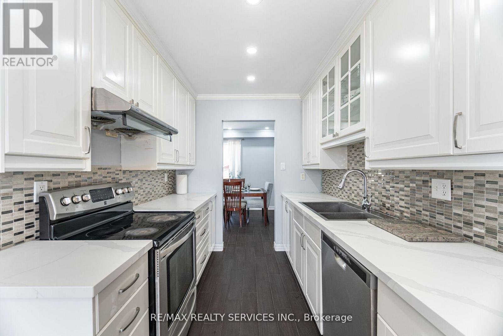 73 Blackthorn Lane, Brampton, Ontario L6V 3K9 - Photo 15 - W12476033