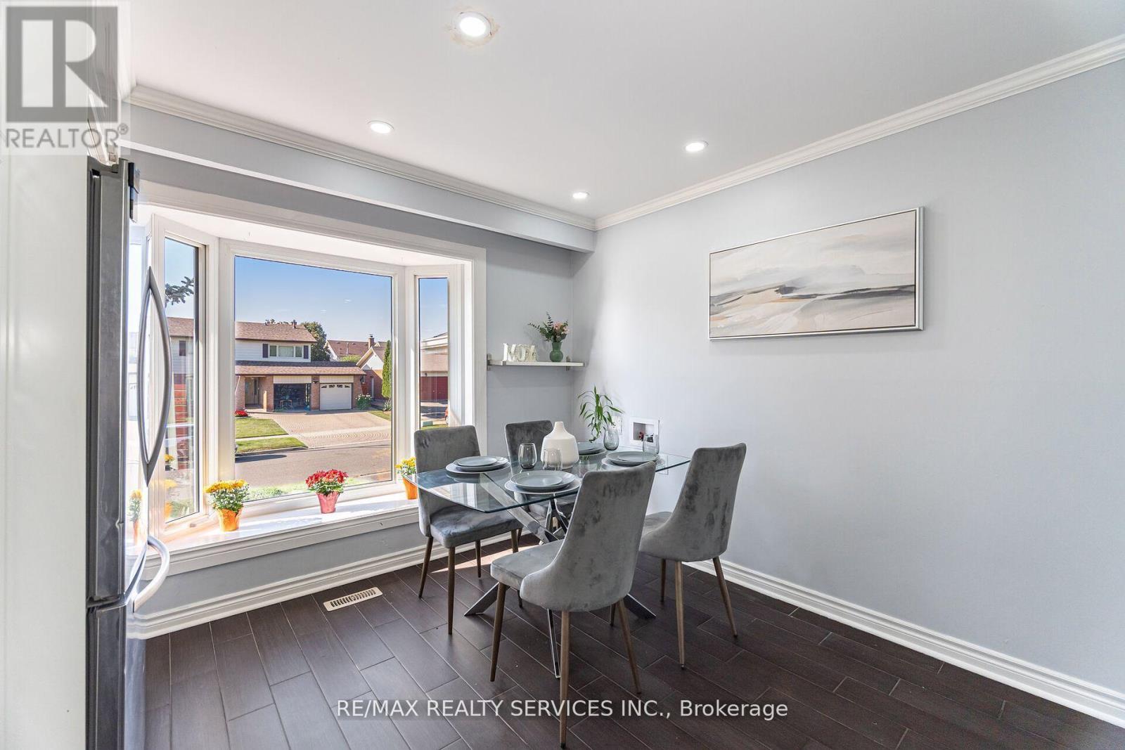 73 Blackthorn Lane, Brampton, Ontario L6V 3K9 - Photo 12 - W12476033