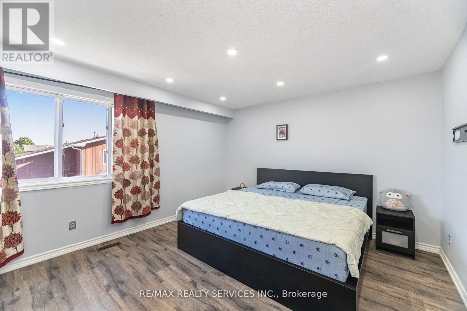 73 Blackthorn Lane, Brampton, Ontario L6V 3K9 - Photo 22 - W12476033