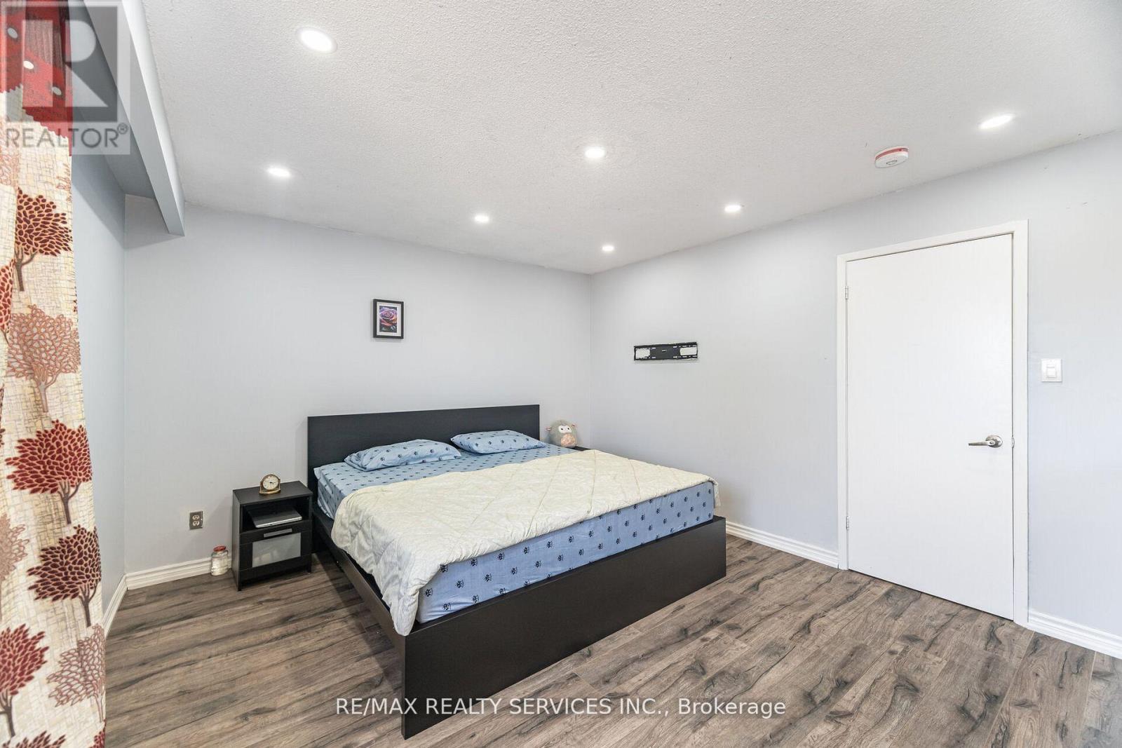 73 Blackthorn Lane, Brampton, Ontario L6V 3K9 - Photo 23 - W12476033