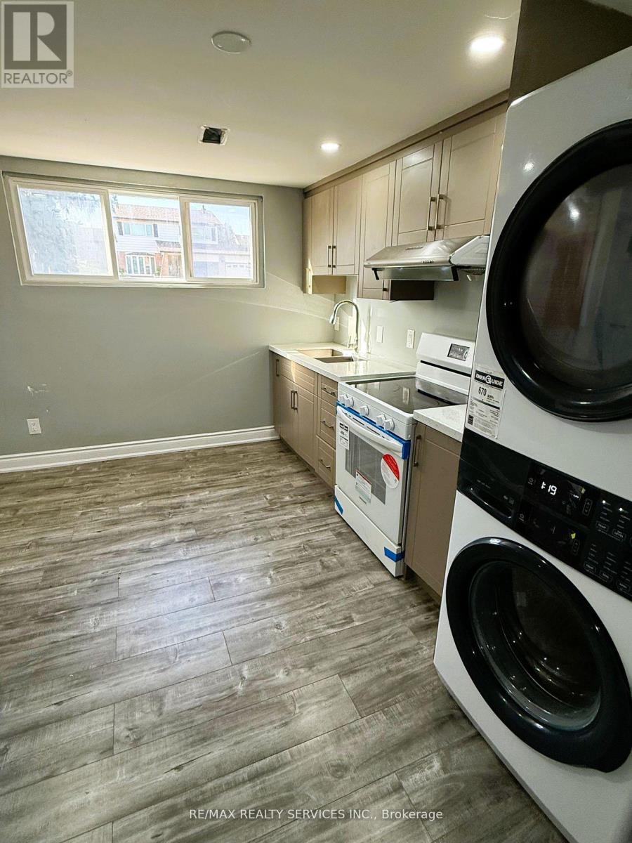 73 Blackthorn Lane, Brampton, Ontario L6V 3K9 - Photo 32 - W12476033