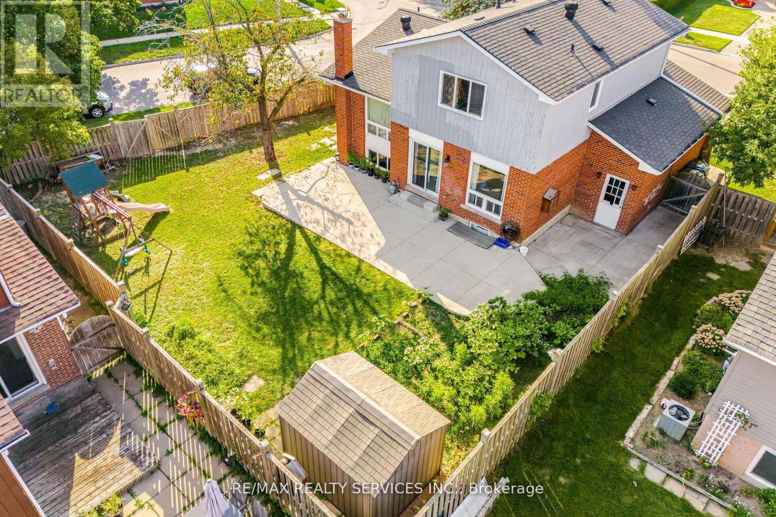 73 Blackthorn Lane, Brampton, Ontario L6V 3K9 - Photo 37 - W12476033