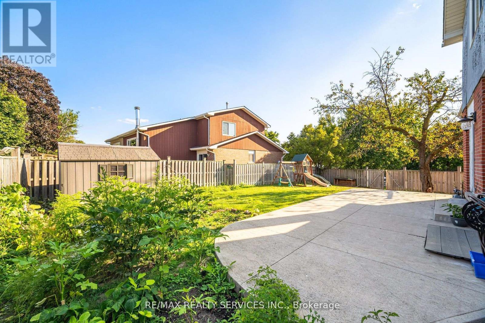 73 Blackthorn Lane, Brampton, Ontario L6V 3K9 - Photo 38 - W12476033