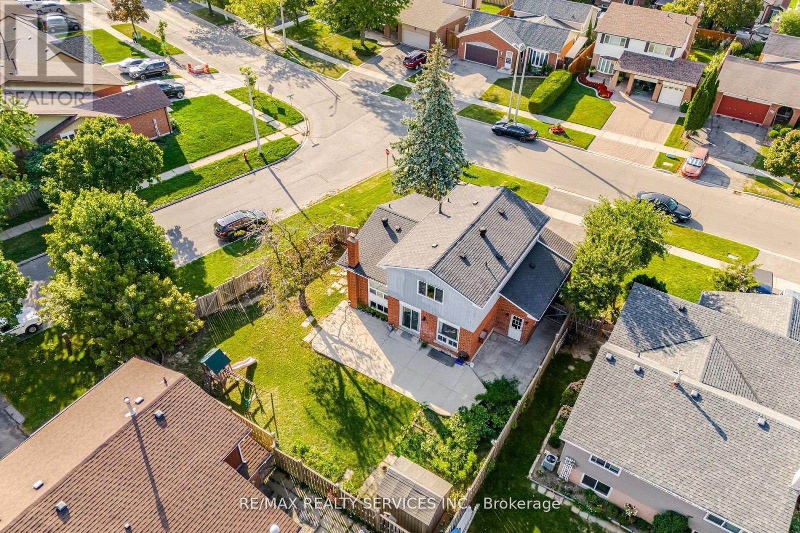 73 Blackthorn Lane, Brampton, Ontario L6V 3K9 - Photo 39 - W12476033