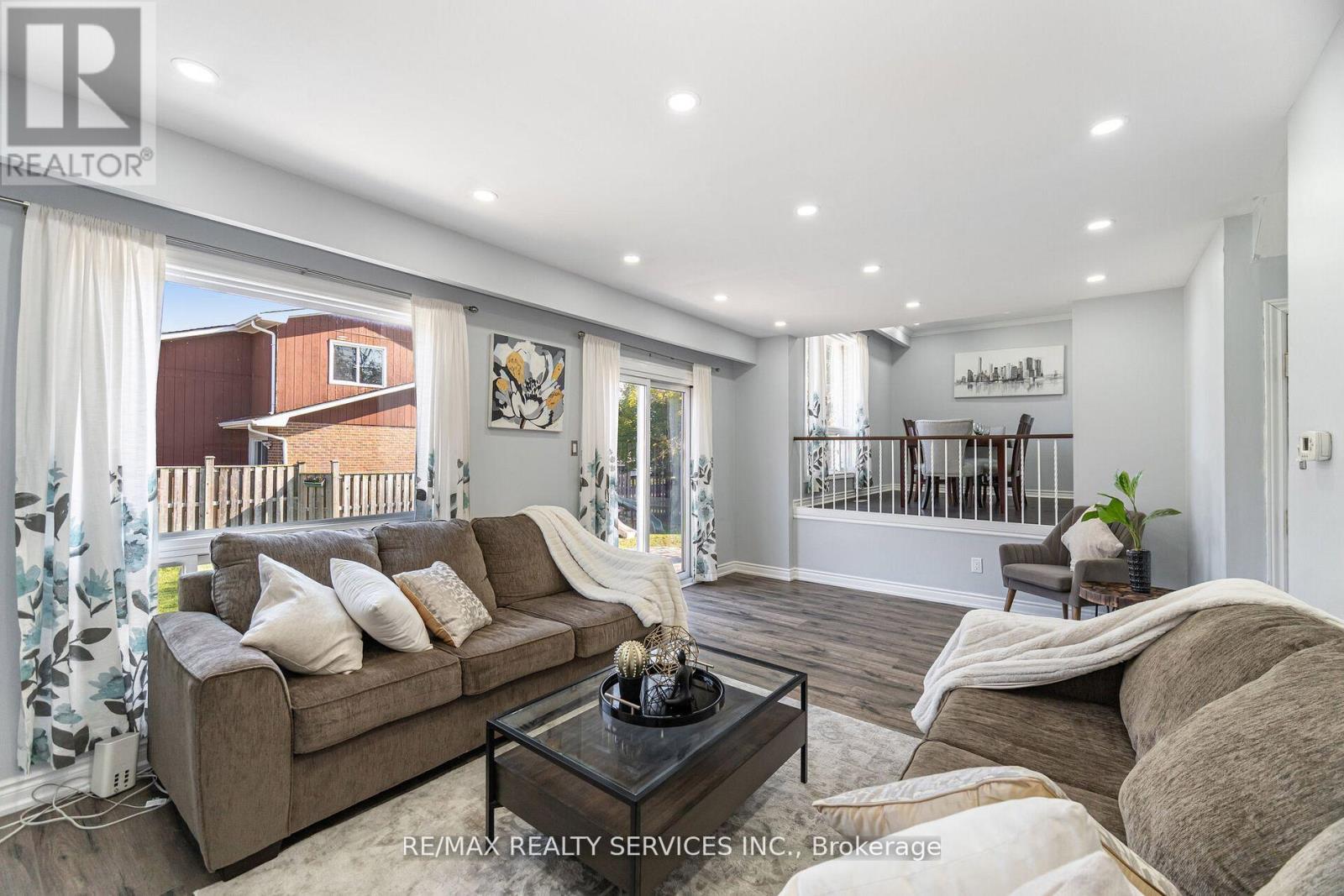 73 Blackthorn Lane, Brampton, Ontario L6V 3K9 - Photo 8 - W12476033