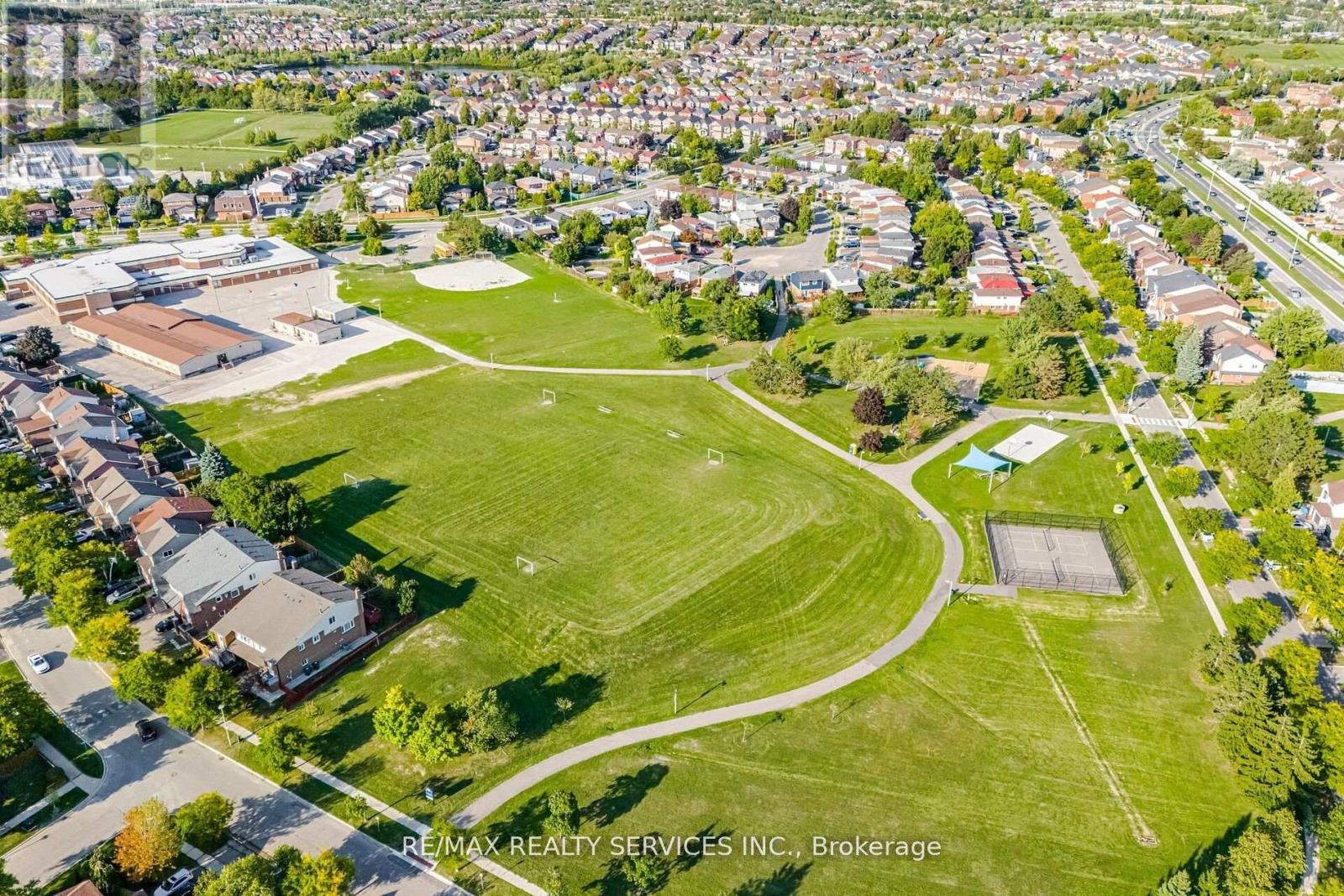 73 Blackthorn Lane, Brampton, Ontario L6V 3K9 - Photo 44 - W12476033