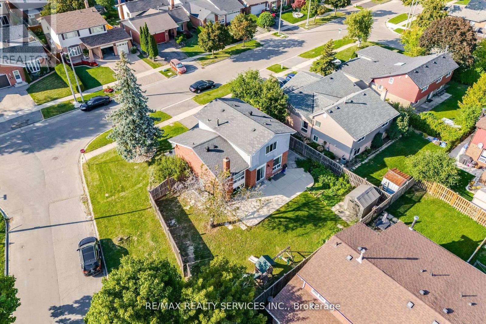 73 Blackthorn Lane, Brampton, Ontario L6V 3K9 - Photo 40 - W12476033