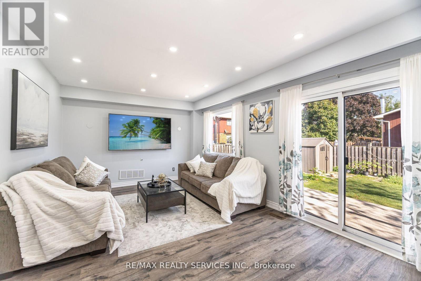 73 Blackthorn Lane, Brampton, Ontario L6V 3K9 - Photo 7 - W12476033