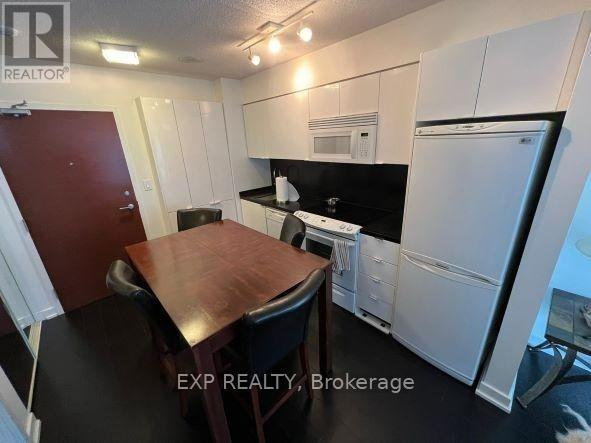 2610 - 15 Iceboat Terrace, Toronto, Ontario  M5V 4A5 - Photo 4 - C12513956
