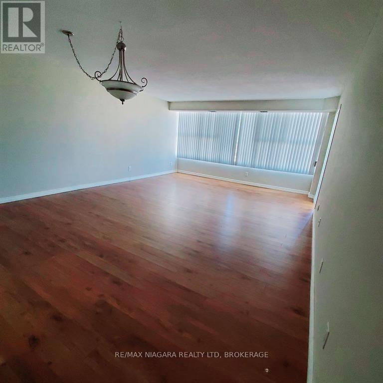 502 - 7 Gale Crescent, St. Catharines, Ontario  L2R 7M8 - Photo 3 - X12514086