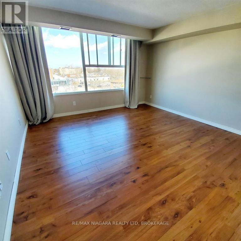 502 - 7 Gale Crescent, St. Catharines, Ontario  L2R 7M8 - Photo 4 - X12514086