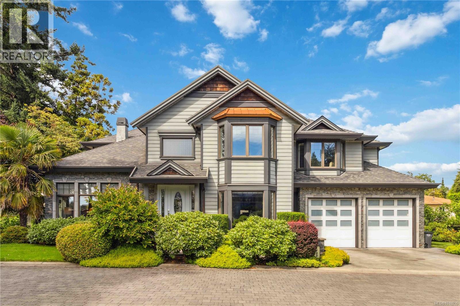 1702 De Sousa Pl, Saanich, British Columbia  V8N 3L2 - Photo 2 - 1018935