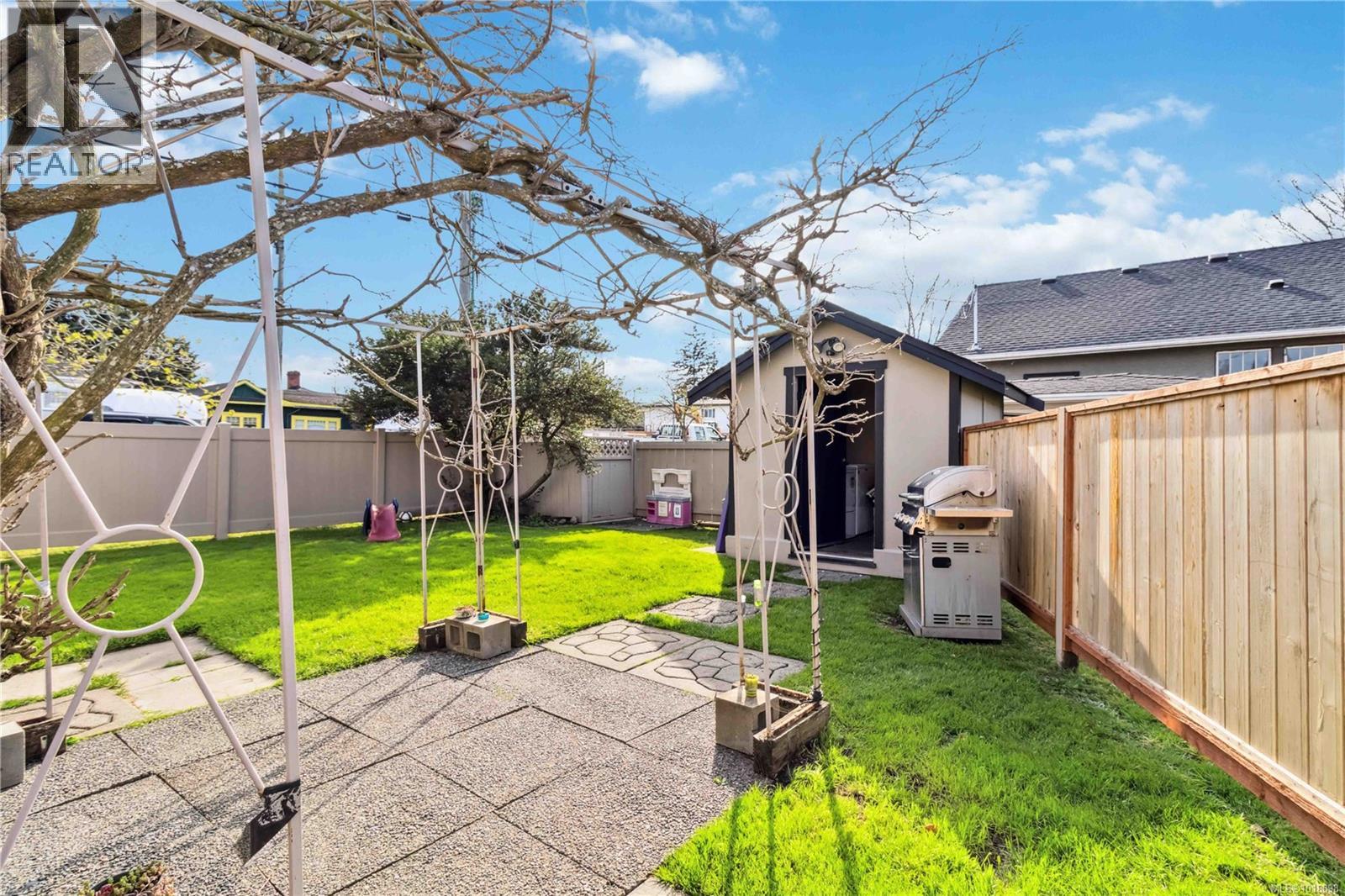 806 Old Esquimalt Rd, Esquimalt, British Columbia  V9A 4X1 - Photo 18 - 1018898