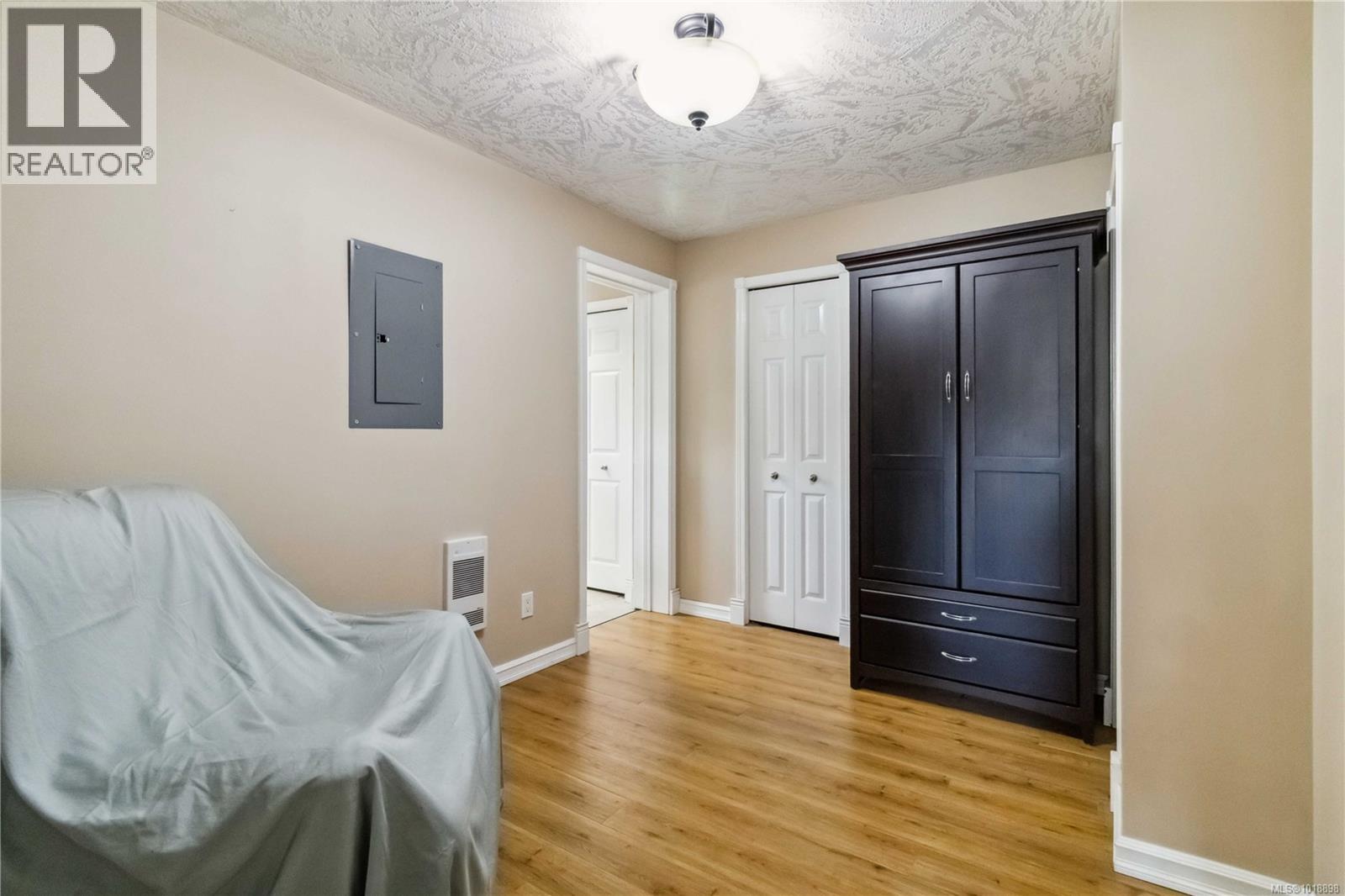 806 Old Esquimalt Rd, Esquimalt, British Columbia  V9A 4X1 - Photo 32 - 1018898