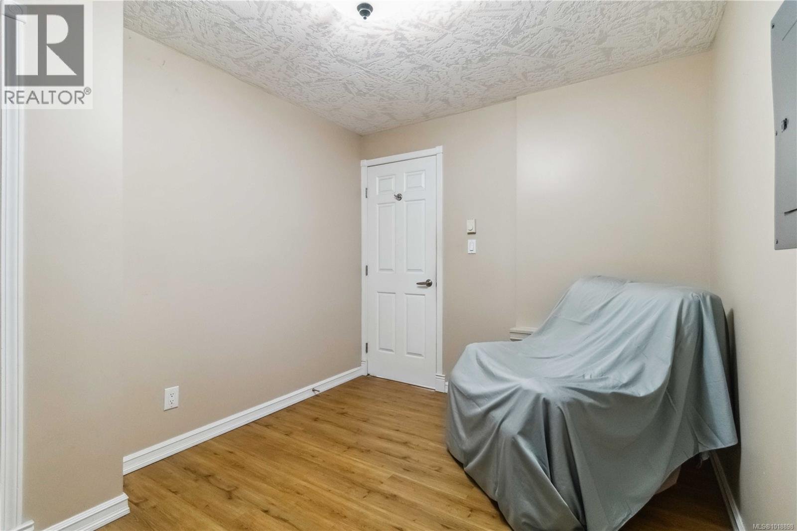 806 Old Esquimalt Rd, Esquimalt, British Columbia  V9A 4X1 - Photo 33 - 1018898