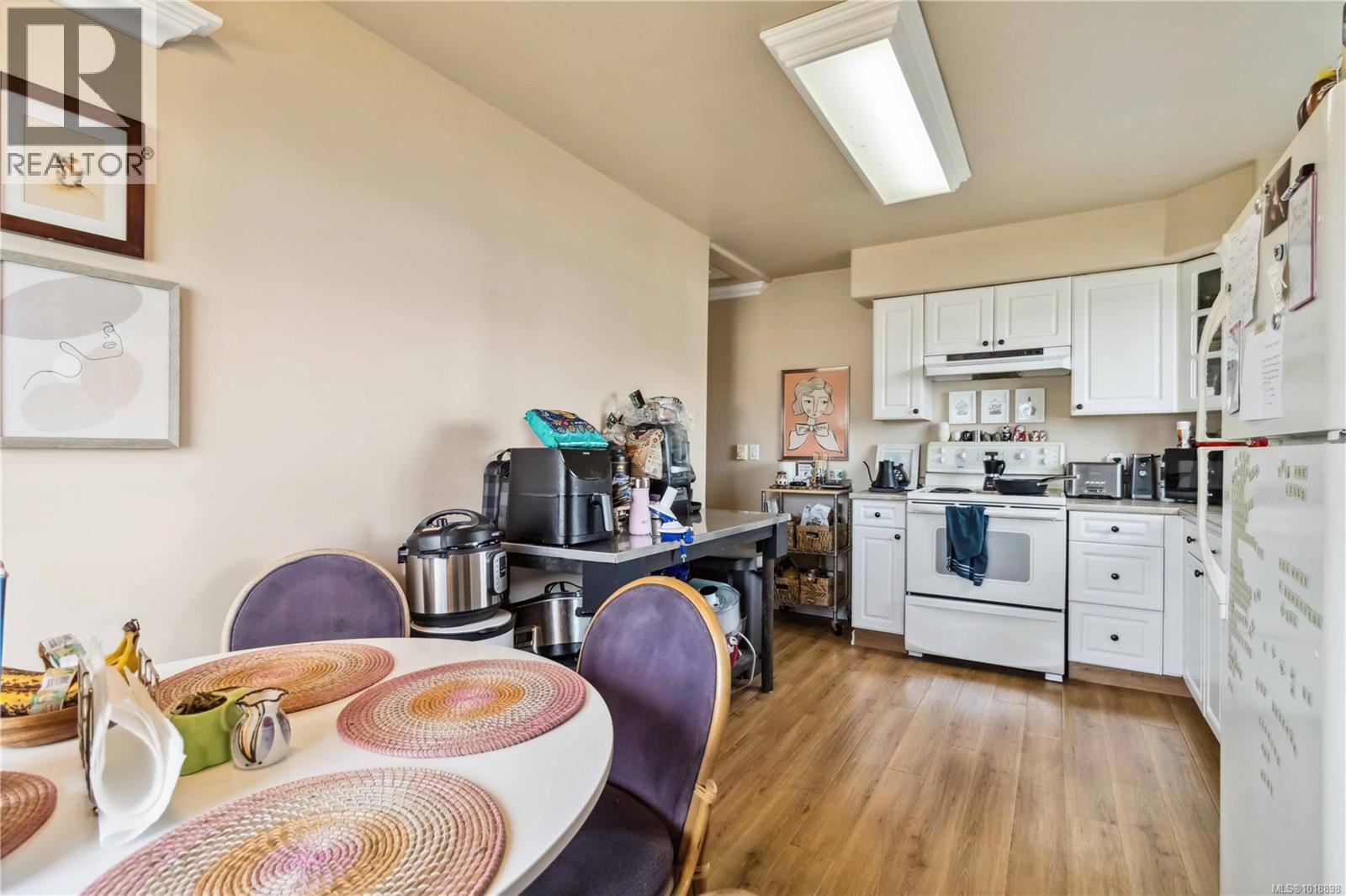 806 Old Esquimalt Rd, Esquimalt, British Columbia  V9A 4X1 - Photo 43 - 1018898