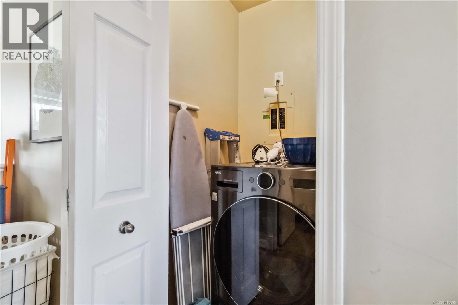 806 Old Esquimalt Rd, Esquimalt, British Columbia  V9A 4X1 - Photo 44 - 1018898