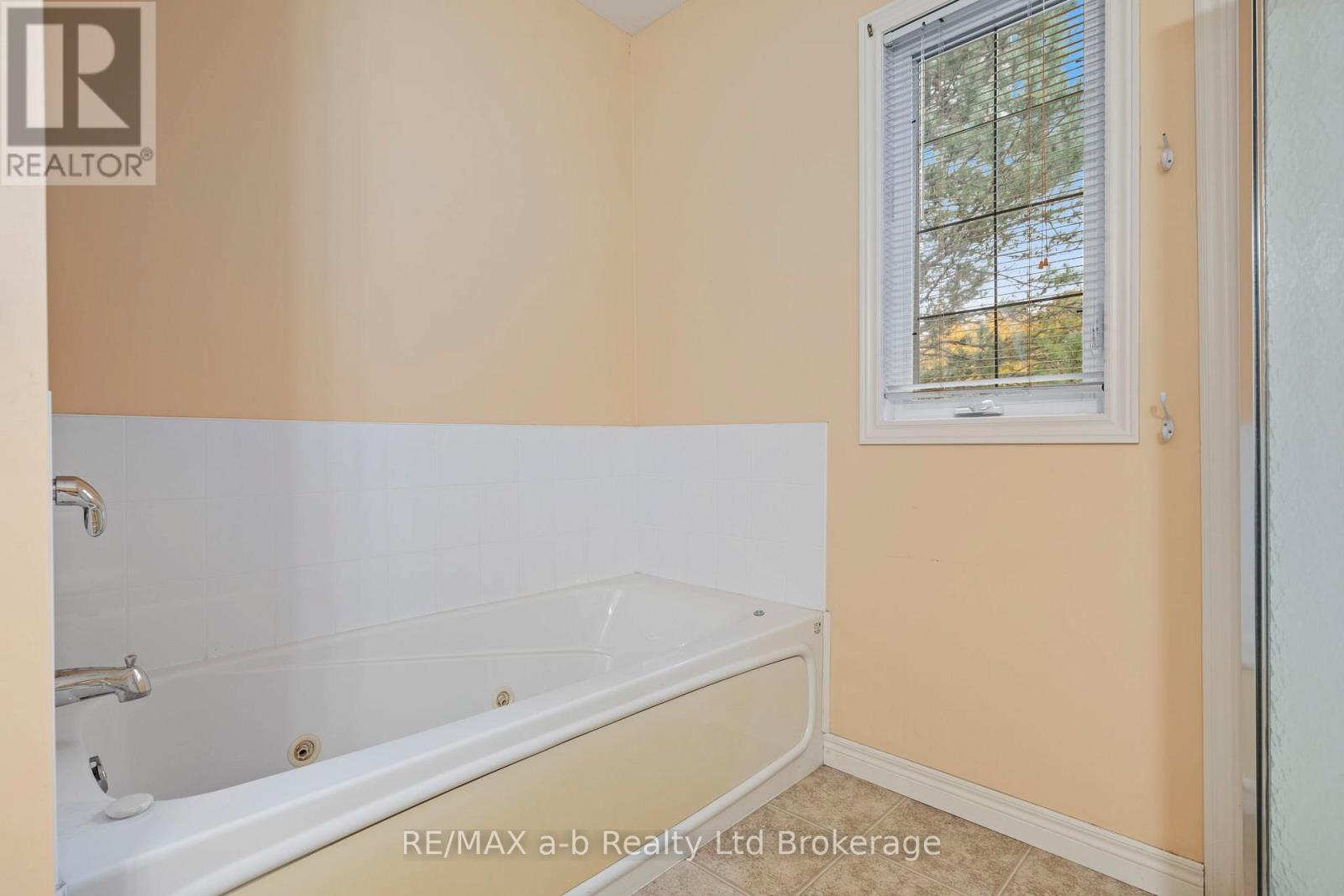 117 Ferguson Drive, Woodstock, Ontario N4V 1H4 - Photo 13 - X12514060