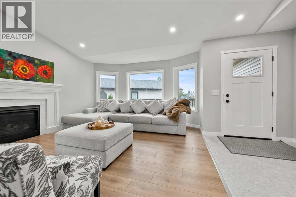 335 Sheep River Place, Okotoks, Alberta  T1S 1N7 - Photo 4 - A2266790