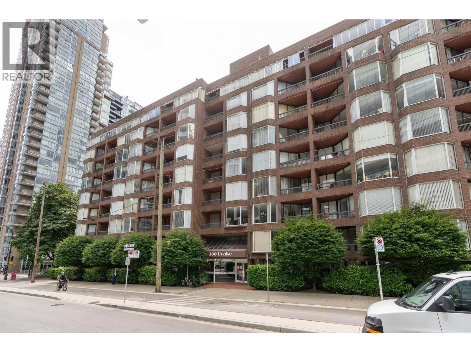 707 950 DRAKE STREET, Vancouver, British Columbia