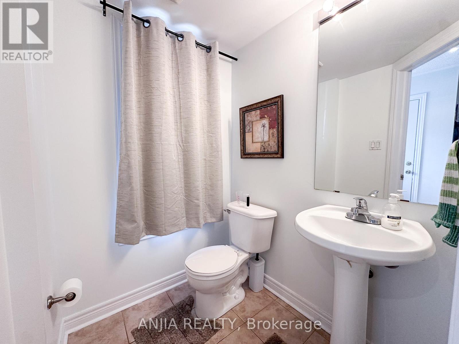 40 Cathmar Drive, Markham, Ontario  L6E 2H2 - Photo 4 - N12513944