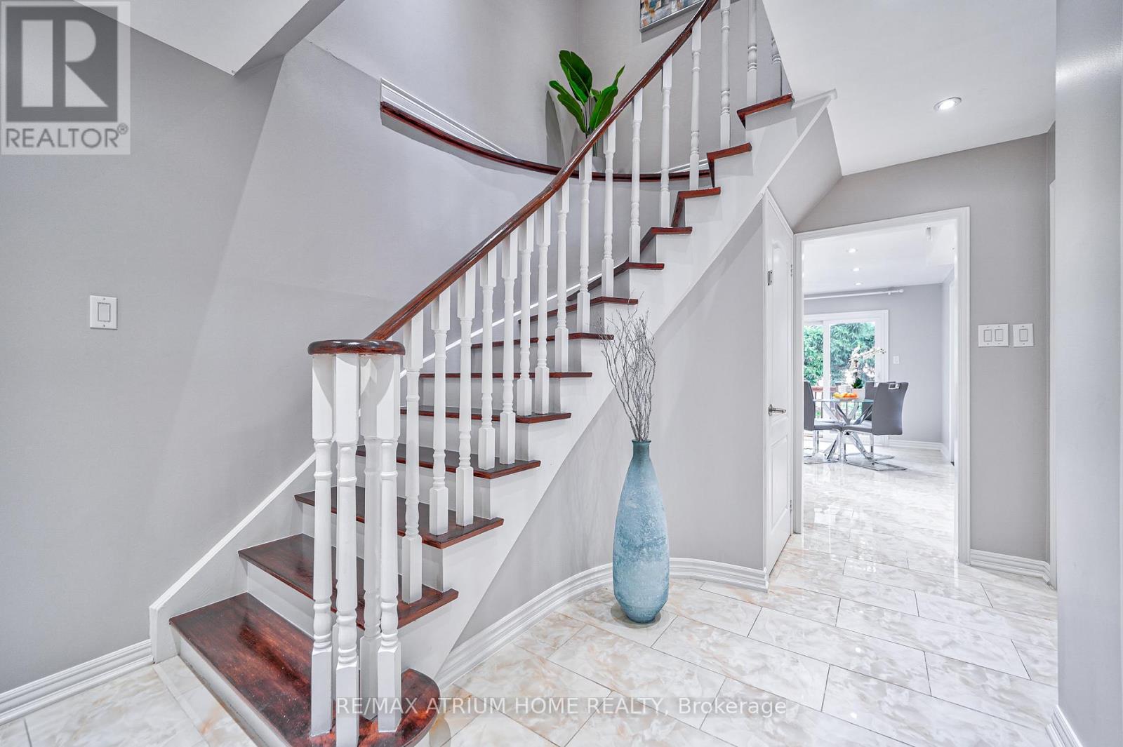 10 Olivewood Drive, Markham, Ontario  L3S 3E3 - Photo 8 - N12513958