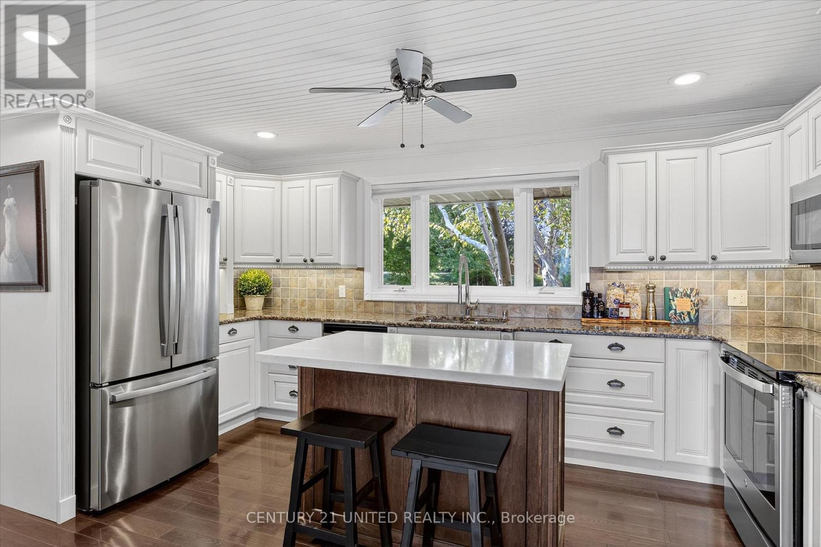 8 Oakwood Crescent, Peterborough, Ontario K9J 1N3 - Photo 11 - X12514050