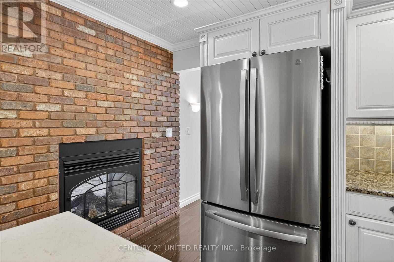 8 Oakwood Crescent, Peterborough, Ontario K9J 1N3 - Photo 15 - X12514050