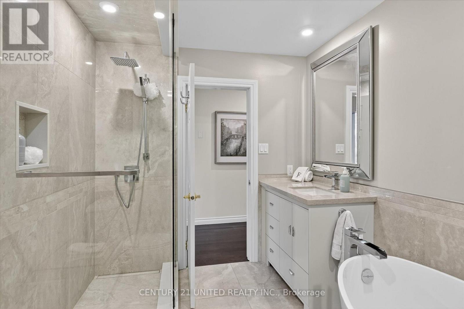 8 Oakwood Crescent, Peterborough, Ontario K9J 1N3 - Photo 19 - X12514050