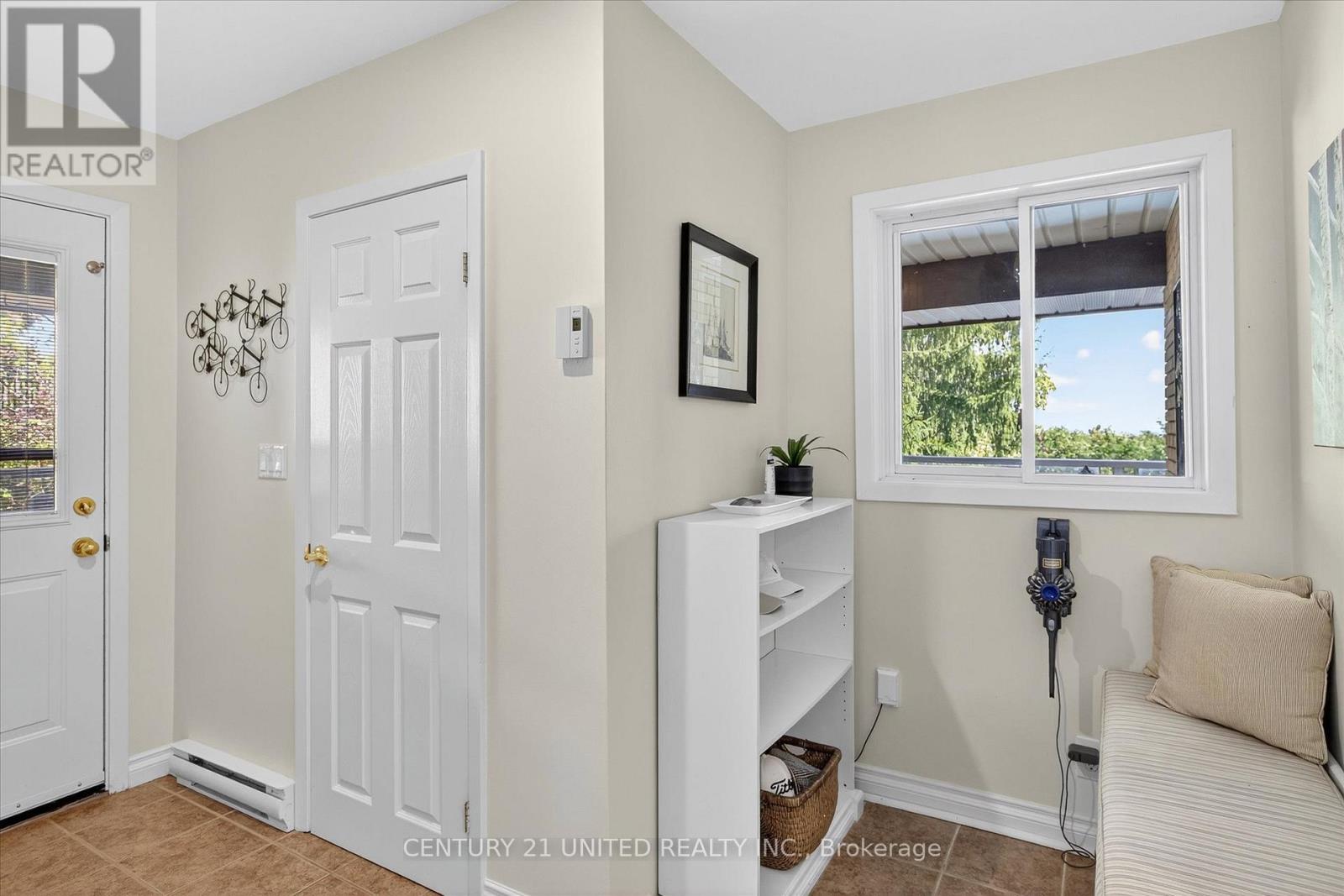 8 Oakwood Crescent, Peterborough, Ontario K9J 1N3 - Photo 21 - X12514050