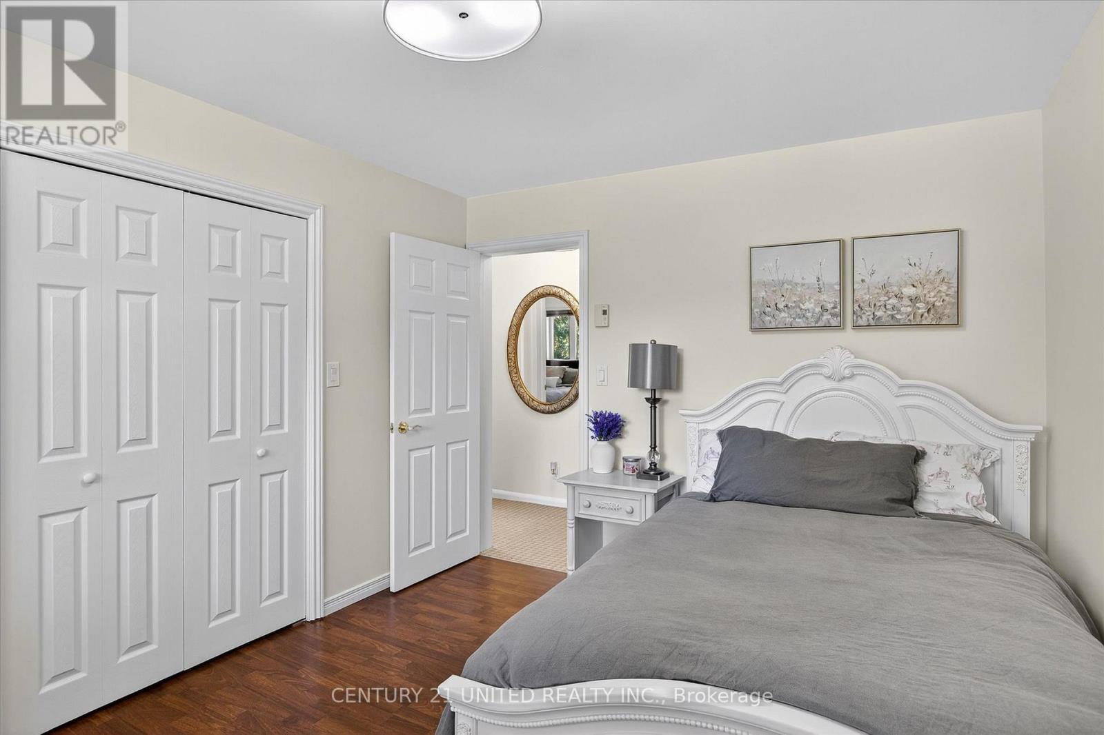 8 Oakwood Crescent, Peterborough, Ontario K9J 1N3 - Photo 35 - X12514050