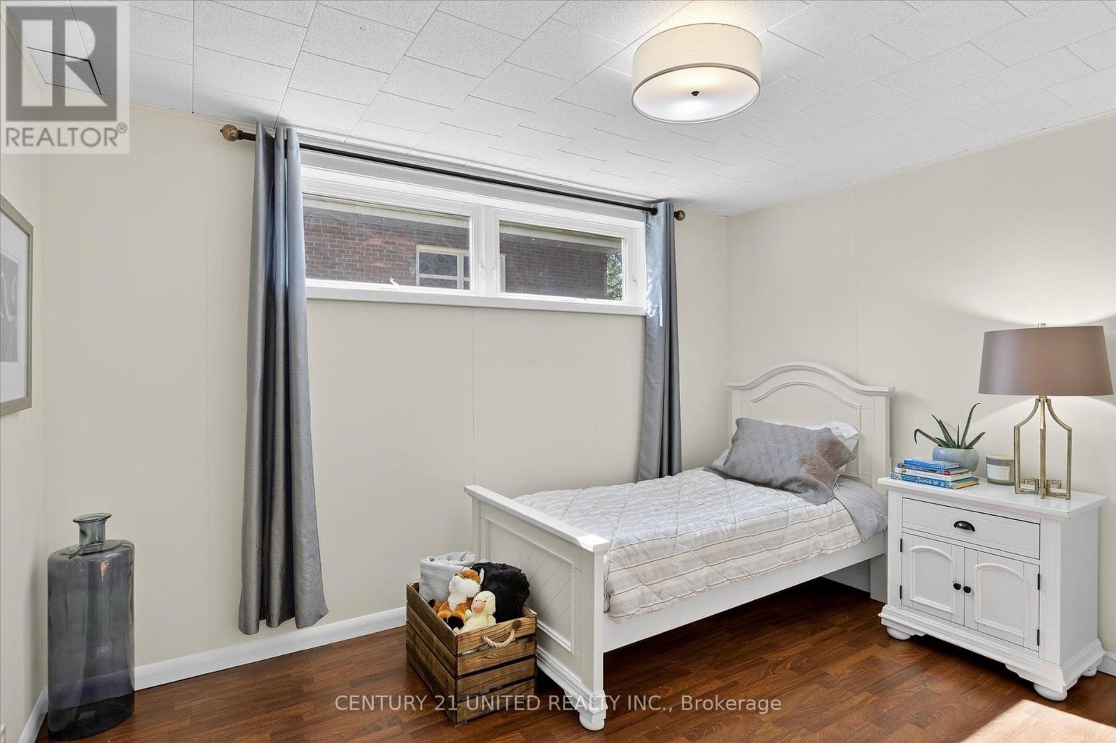 8 Oakwood Crescent, Peterborough, Ontario K9J 1N3 - Photo 36 - X12514050