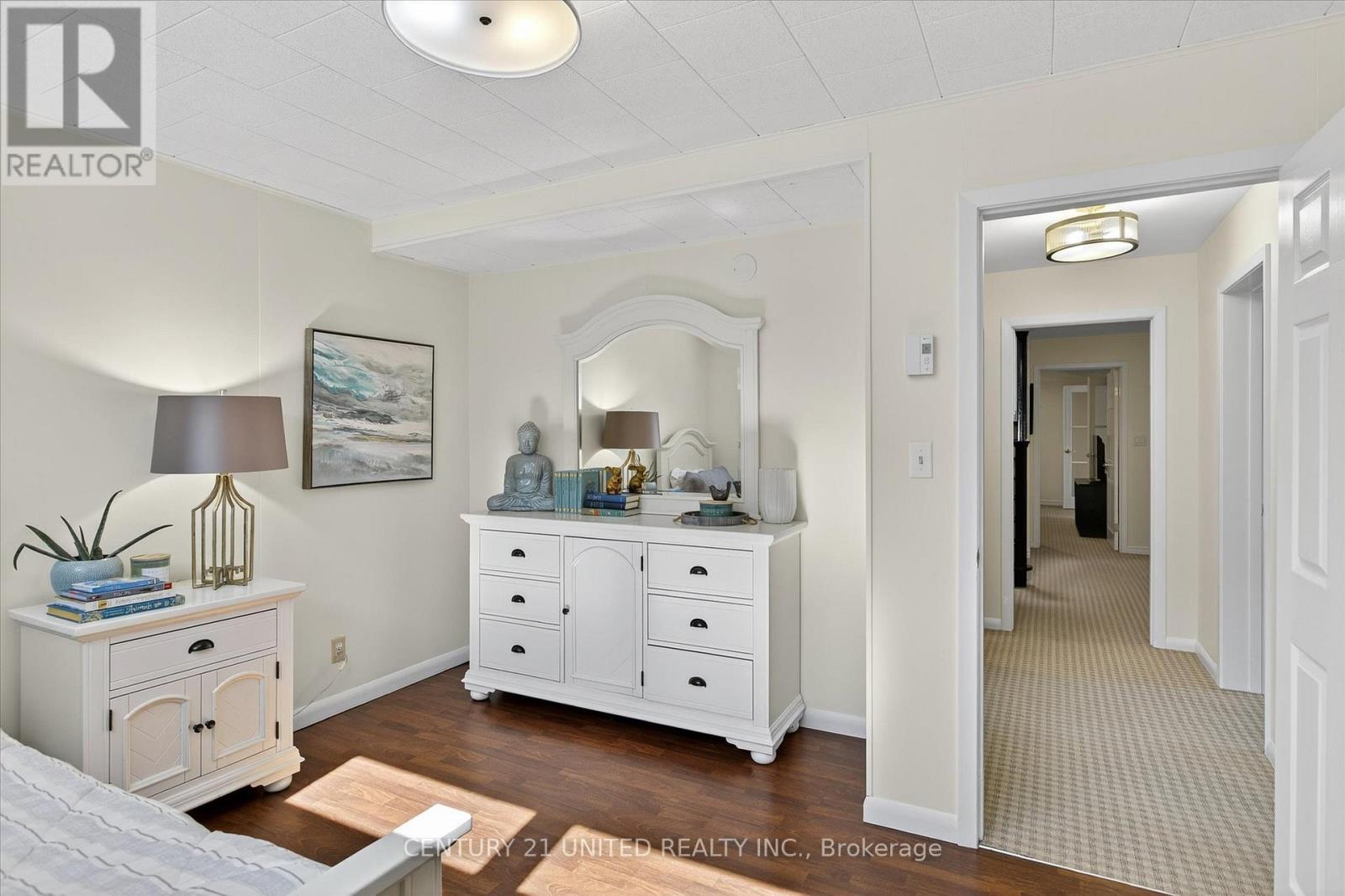 8 Oakwood Crescent, Peterborough, Ontario K9J 1N3 - Photo 37 - X12514050