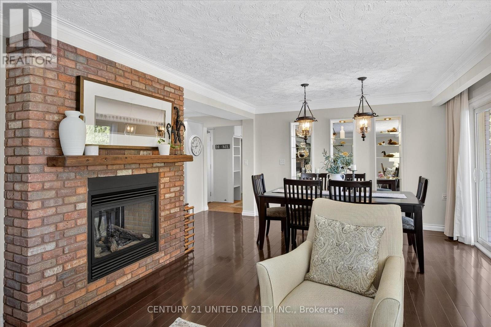 8 Oakwood Crescent, Peterborough, Ontario K9J 1N3 - Photo 7 - X12514050