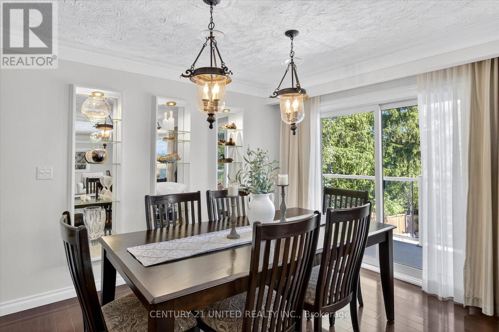 8 Oakwood Crescent, Peterborough, Ontario K9J 1N3 - Photo 8 - X12514050