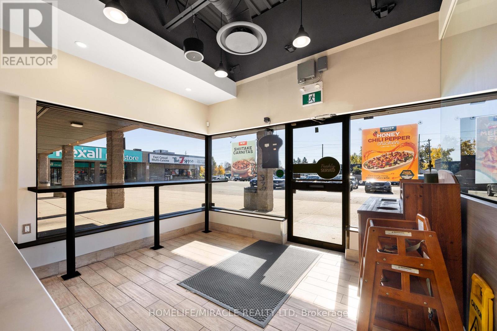 6 - 353 Duckworth Street, Barrie, Ontario  L4M 5C2 - Photo 2 - S12513842