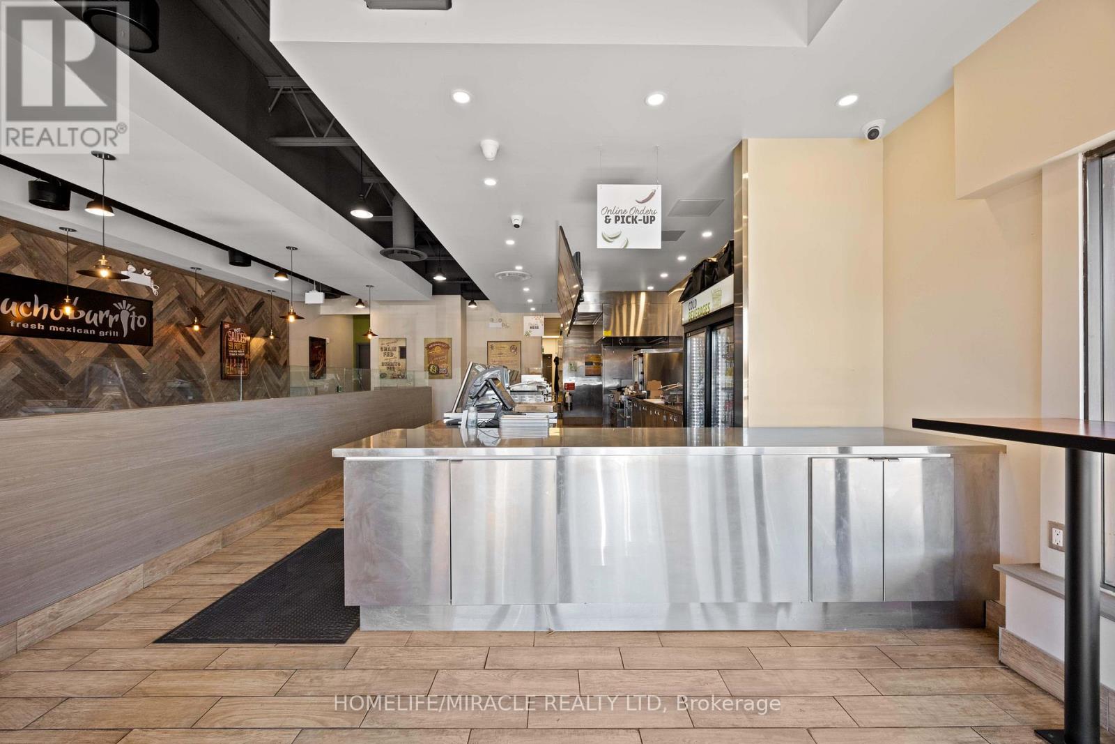 6 - 353 Duckworth Street, Barrie, Ontario  L4M 5C2 - Photo 3 - S12513842