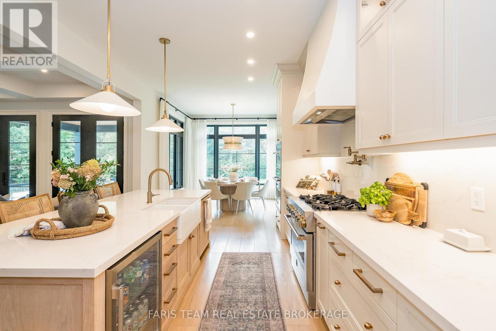 4 Sycamore Circle, Springwater, Ontario  L0L 2K0 - Photo 8 - S12513982