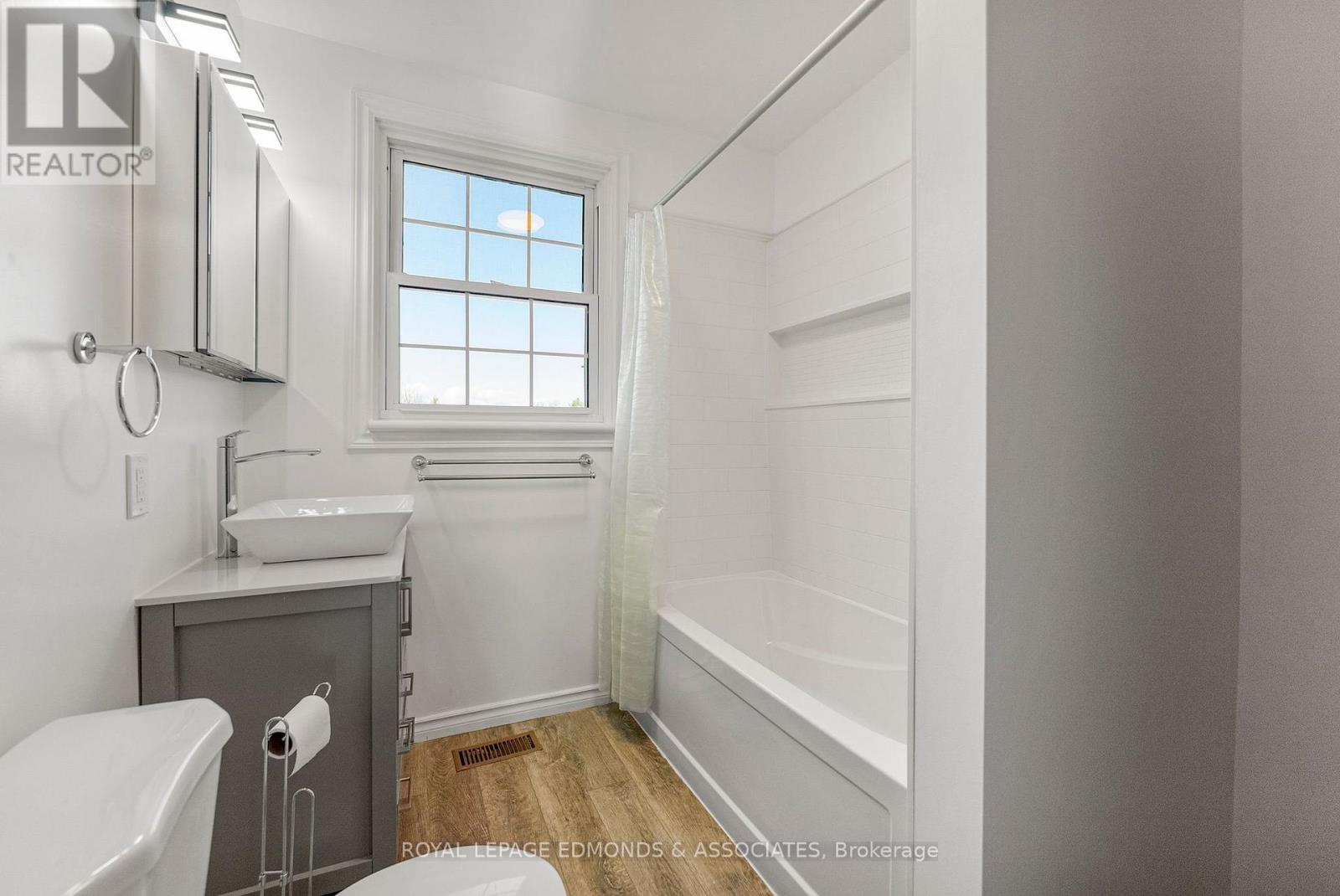 2323 B Line Road, Laurentian Valley, Ontario K8A 6W8 - Photo 13 - X12514142