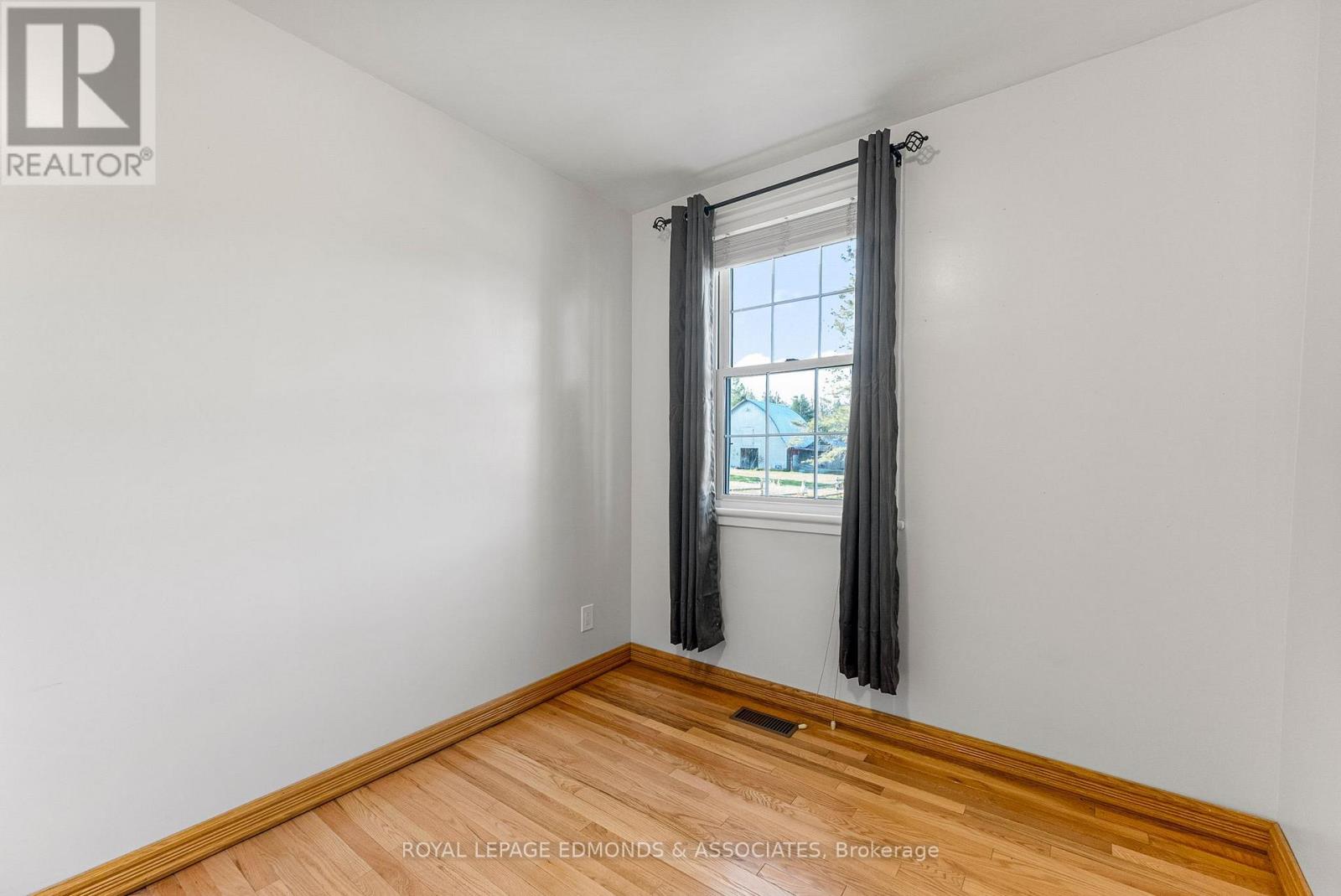 2323 B Line Road, Laurentian Valley, Ontario K8A 6W8 - Photo 16 - X12514142