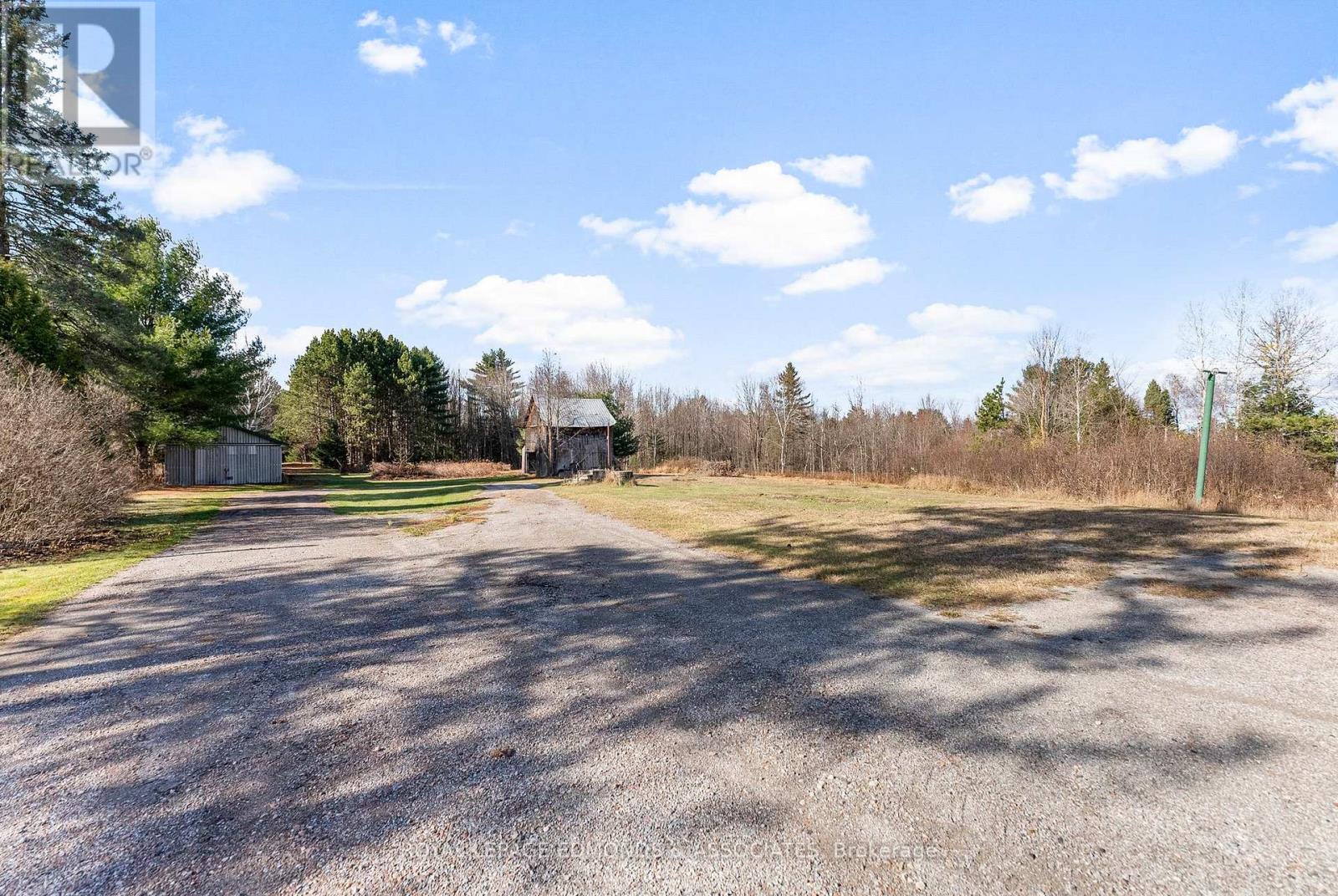 2323 B Line Road, Laurentian Valley, Ontario K8A 6W8 - Photo 23 - X12514142