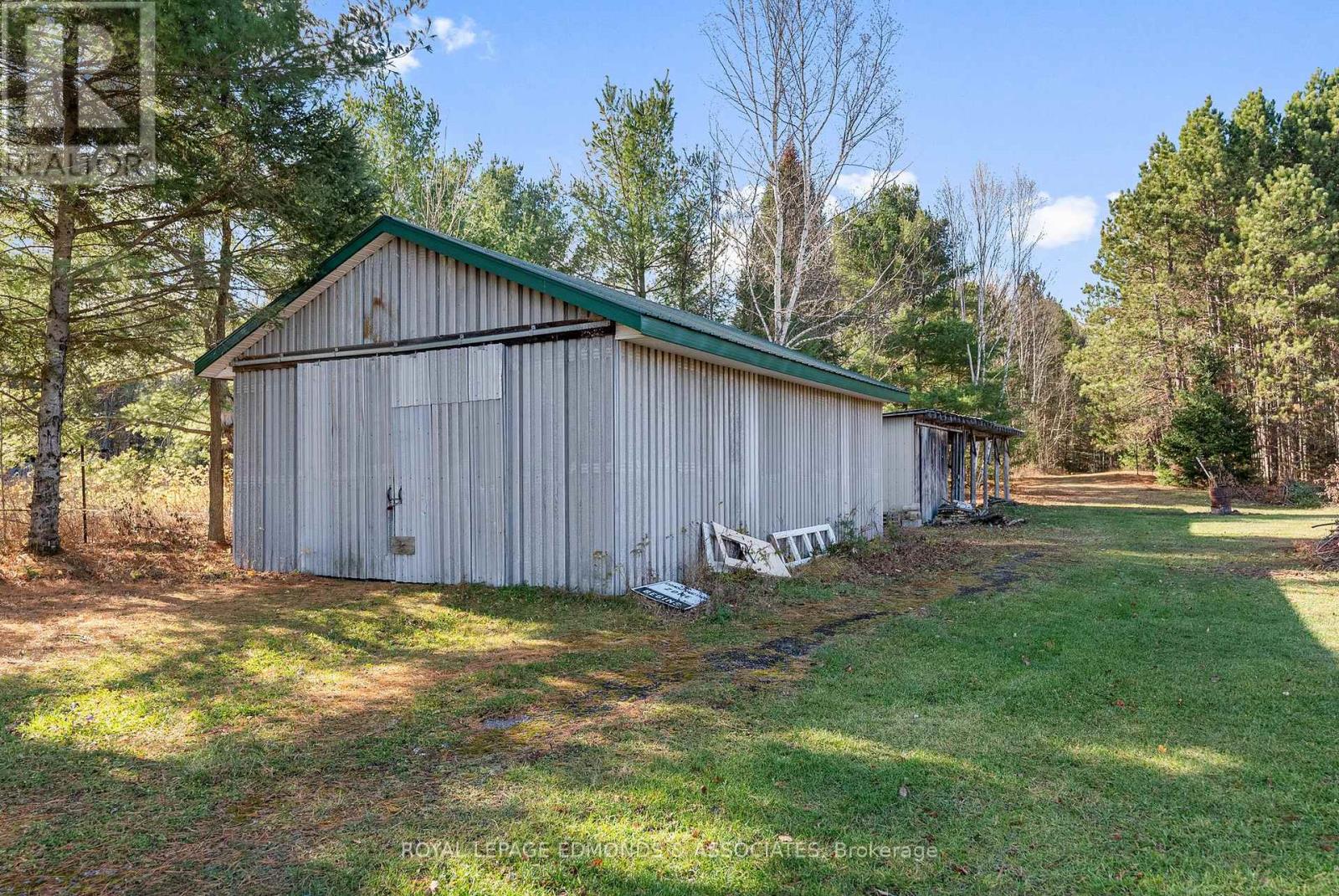 2323 B Line Road, Laurentian Valley, Ontario K8A 6W8 - Photo 24 - X12514142